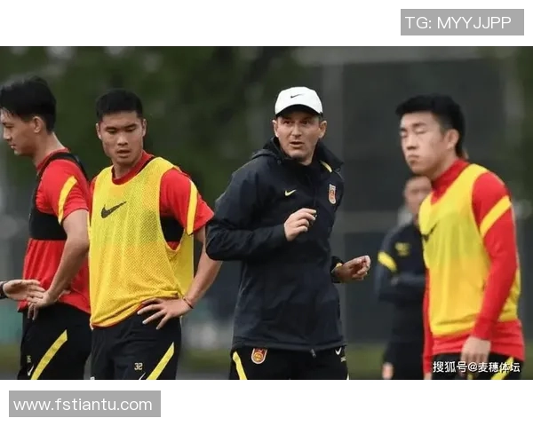 武汉篮球队团队协作引发热议球迷对战术配合与球员默契提出不同看法