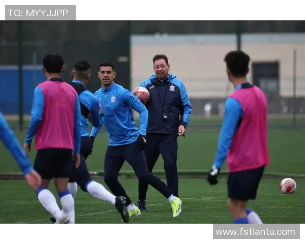 重磅专题：杭州足球队如何通过包夹战术实现战术革新与团队协作提升